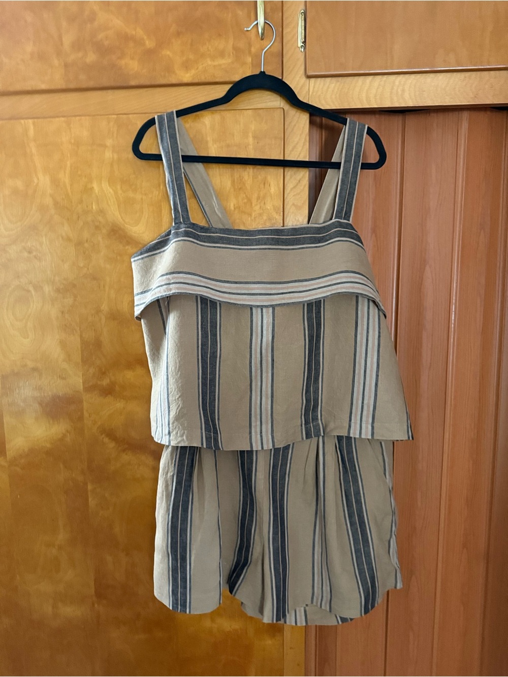Banana Republic 2 pc Beige Two-Piece Linen Short Set
